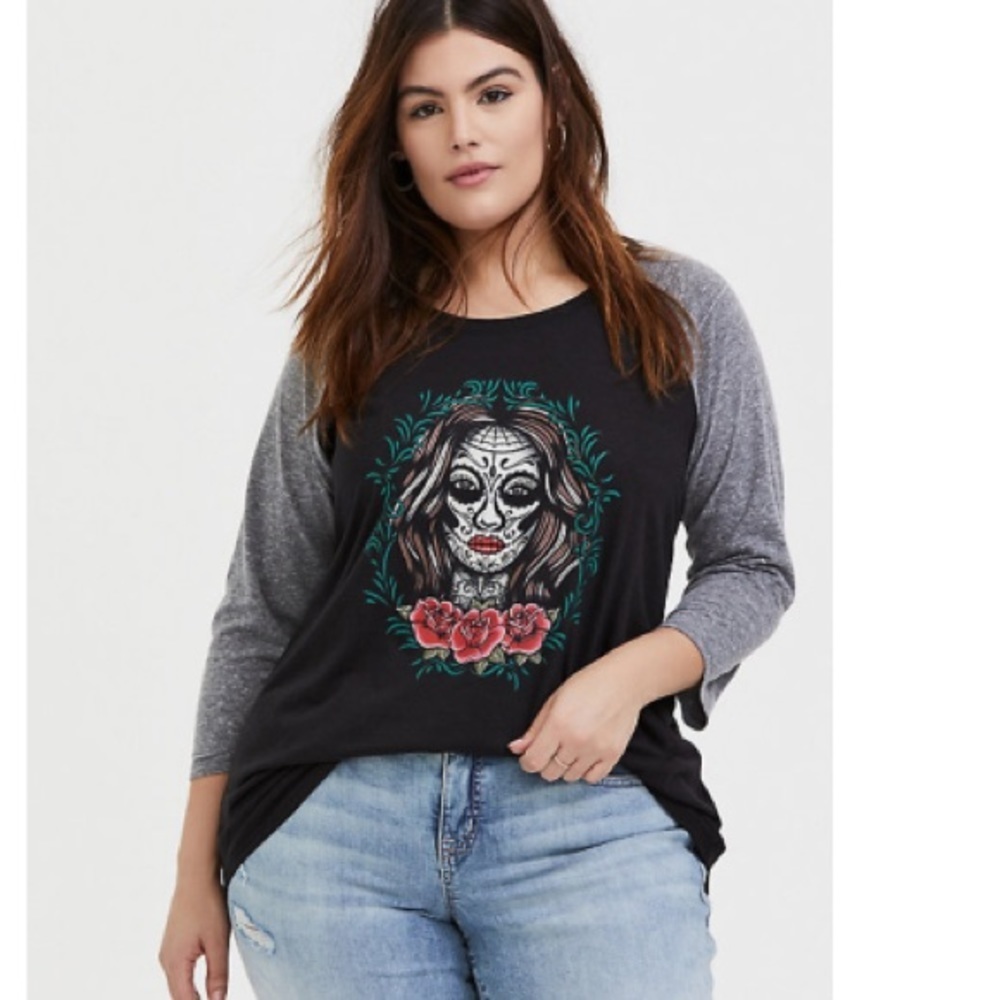 TORRID NWT MUERTA BEAUTY  RAGLAN TEE